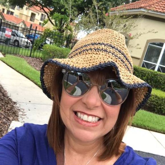 Meet your Posher, Tracy - Picture 1 of 1